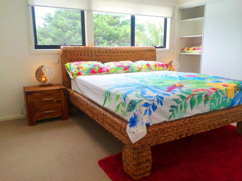 Award Winning Beach Front Retreat - Tourism Canberra 5
