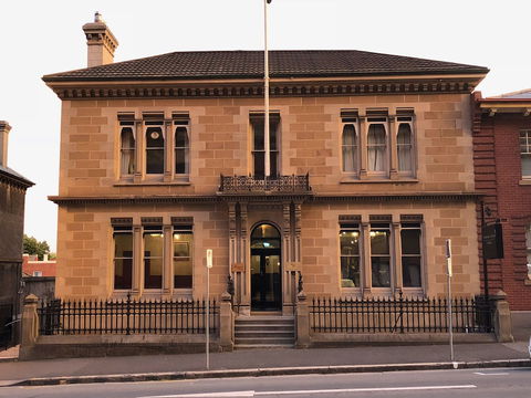 Macquarie Manor - Tourism Canberra 0