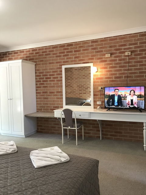 Country Gardens Motor Inn - Tourism Canberra 5