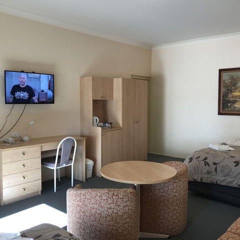 Country Gardens Motor Inn - Tourism Canberra 4