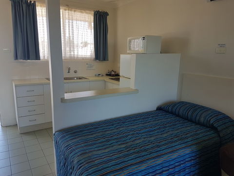 Motel Miramar - Tourism Canberra 6