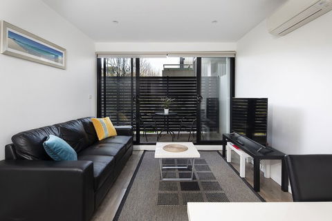 RNR Serviced Apartments North Melbourne - Tourism Canberra 3