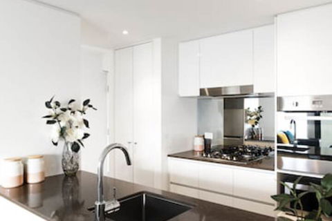 RNR Serviced Apartments North Melbourne - Tourism Canberra 0