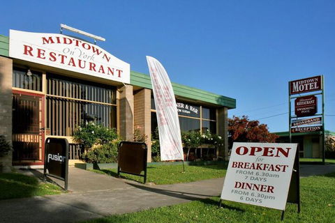 Midtown Motor Inn - Tourism Canberra 1