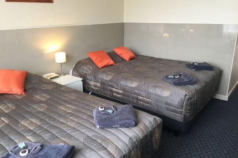 Blue Lake Motel - Tourism Canberra 3