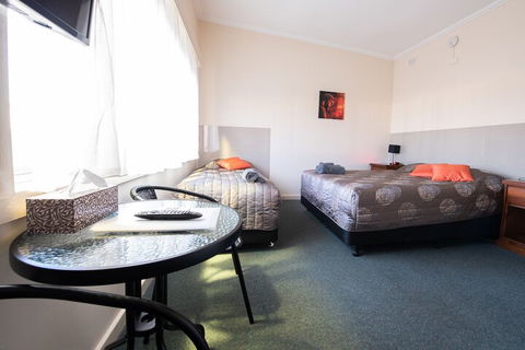 Blue Lake Motel - Tourism Canberra 7