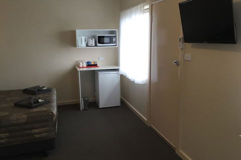 Blue Lake Motel - Tourism Canberra 2