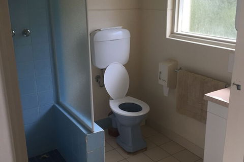 Blue Lake Motel - Tourism Canberra 6