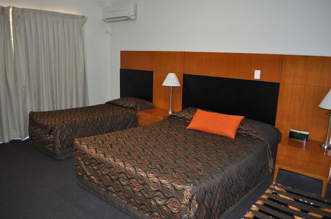 Sundowner Hotel Motel - Tourism Canberra 4