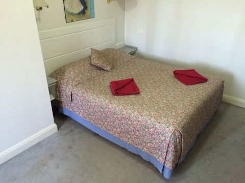 Monarch Motel Hotel - Tourism Canberra 1