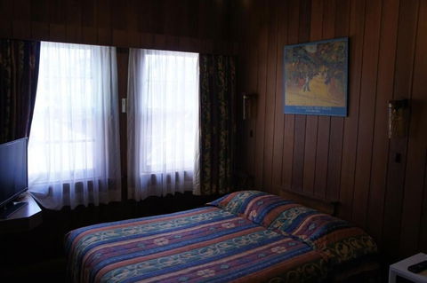 Monarch Motel Hotel - Tourism Canberra 6