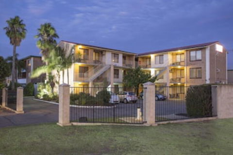 Burswood Lodge Apartments - Tourism Canberra 0