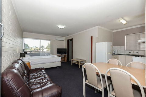 Burswood Lodge Apartments - Tourism Canberra 4