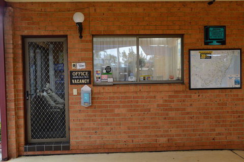 Sapphire Palms Motel - Tourism Canberra 1