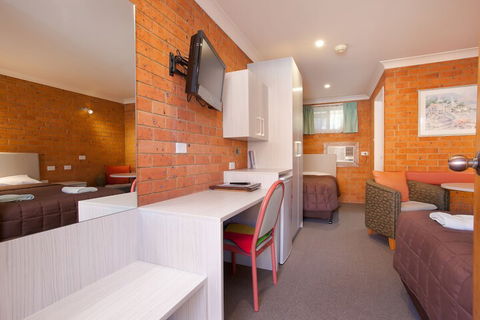 Sapphire Palms Motel - Tourism Canberra 4