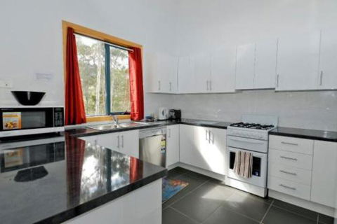 Hill Top Retreat - Tourism Canberra 0