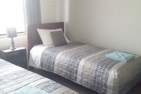 White Manor Motel - Tourism Canberra 3