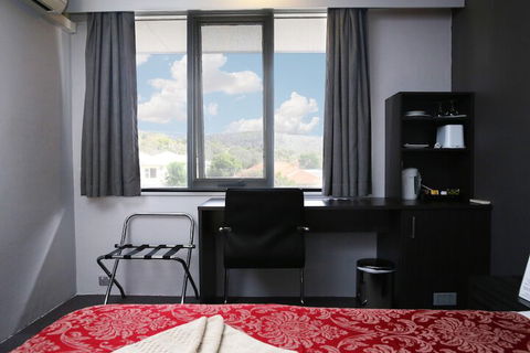 White Manor Motel - Tourism Canberra 6