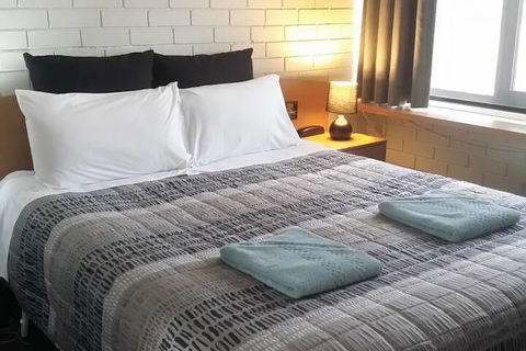 White Manor Motel - Tourism Canberra 2