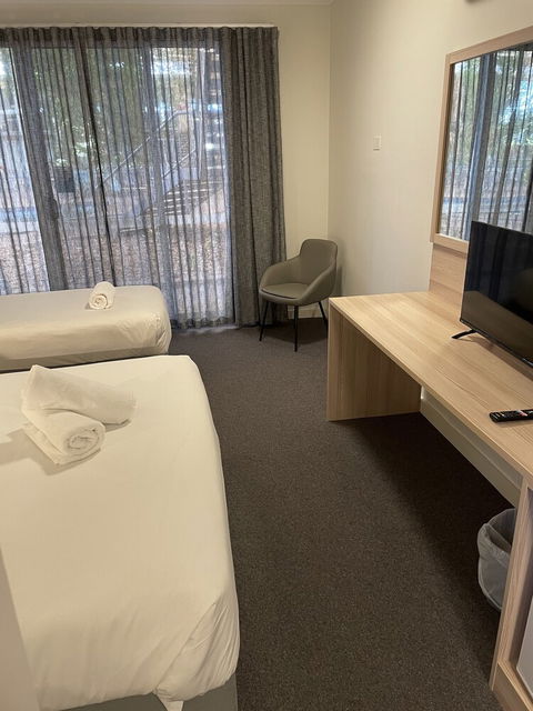 Roxby Downs Motor Inn - Tourism Canberra 0