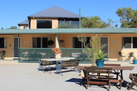 Jurien Beachfront Holiday Units - Tourism Canberra 0