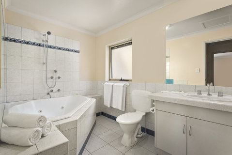 Elphin Motel & Serviced Apartments - Tourism Canberra 3