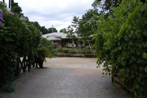Coach House Inn - Tourism Canberra 0