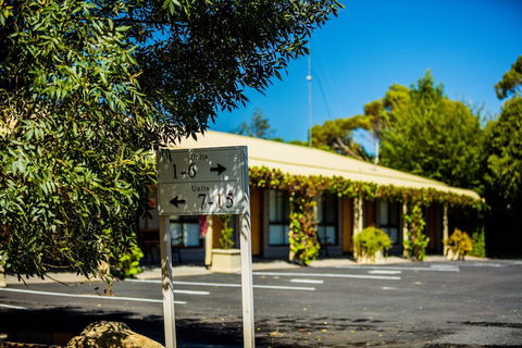Country Roads Motor Inn Naracoorte - Tourism Canberra 0