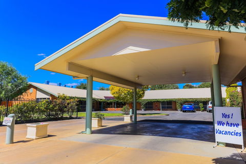 Country Roads Motor Inn Naracoorte - Tourism Canberra 1