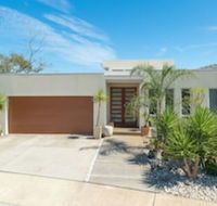 Currawong Close - Rejuvenate Stays - Tourism Canberra