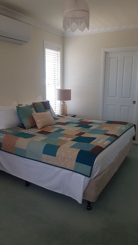 Grovely House Bed & Breakfast - Tourism Canberra 6