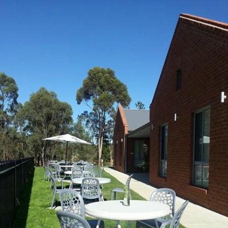 Farmers Arms Hotel - Tourism Canberra 0