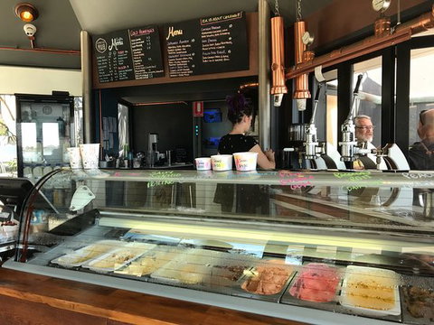 Lynch's Hub - Tourism Canberra 0