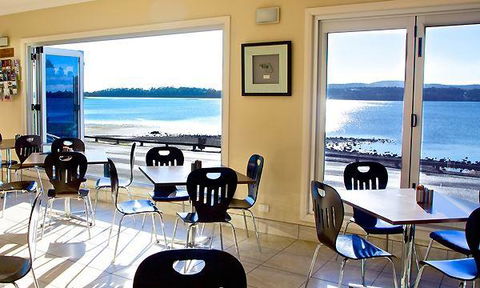 The River Cafe At Beauty Point - Tourism Canberra 11