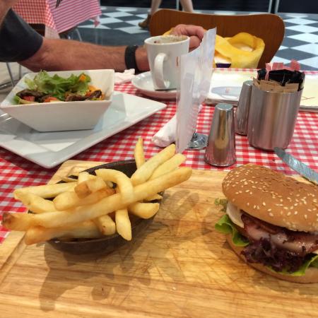D'Cafe Richmond - Tourism Canberra 0