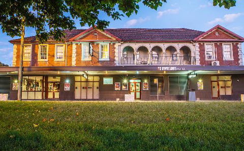 Swansea Hotel - Tourism Canberra 0