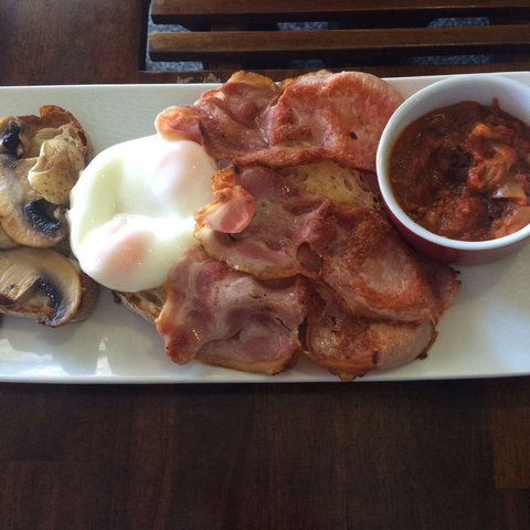 Ninos Gourmet Deli - Tourism Canberra 0