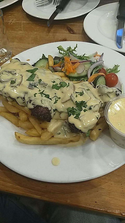 HIYC Cafe & Restaurant - Tourism Canberra 0