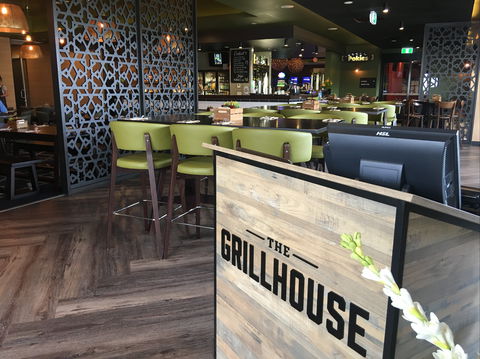 The Racehorse Hotel - Tourism Canberra 0