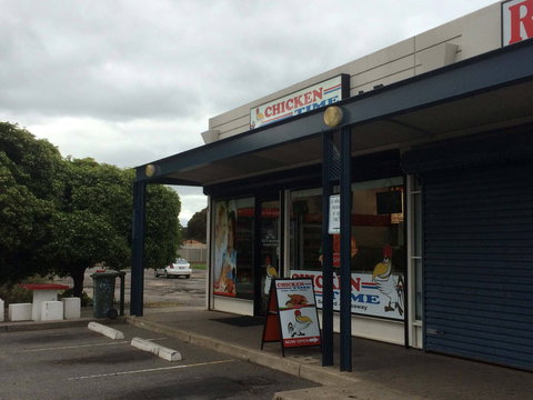 Chicken Time - Elizabeth Park - Tourism Canberra 0