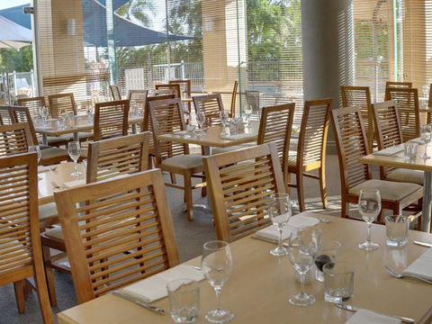 Finz Restaurant And Bar - Tourism Canberra 2