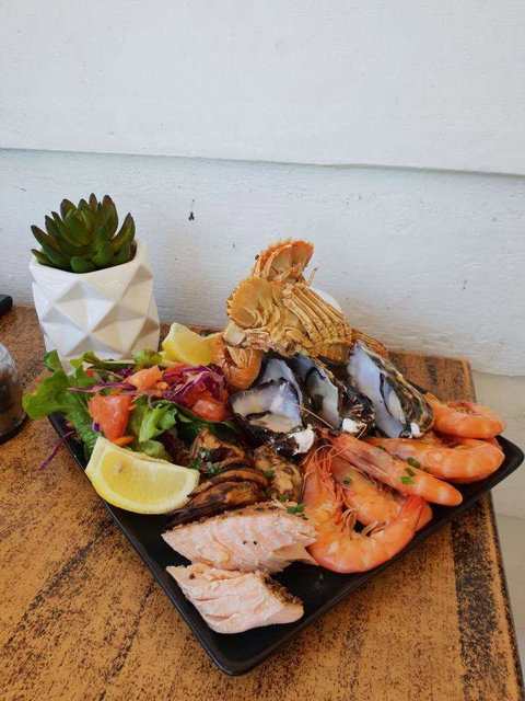 Maisie's Seafood And Steakhouse - Tourism Canberra 0