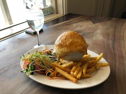 Bowning Hotel Dining - Tourism Canberra 0