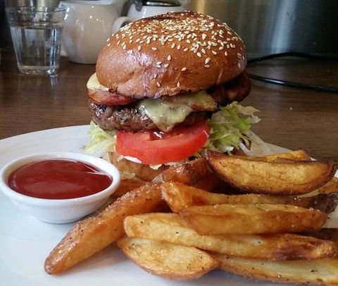 Kardinia Outlet Cafe - Tourism Canberra 0