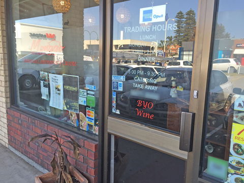 MONGGO Restaurant - Tourism Canberra 0