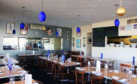 Magna's On Main - Tourism Canberra 0
