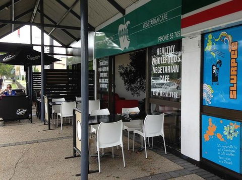 Magic Apple - Tourism Canberra 0