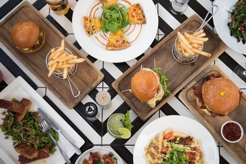 The Northshore Tavern - Tourism Canberra 0
