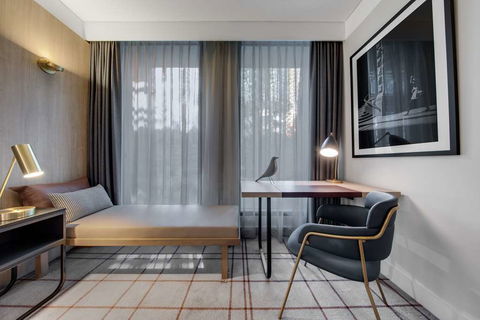 Vibe Hotel Sydney Darling Harbour - Tourism Canberra 4