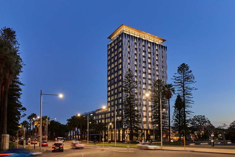 DoubleTree by Hilton Perth Waterfront - Tourism Canberra 1